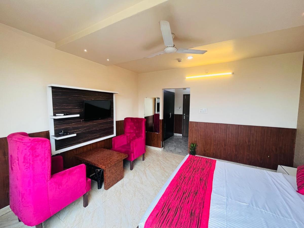 Hotel The Leaf - Gomti Nagar Lucknow Exterior photo