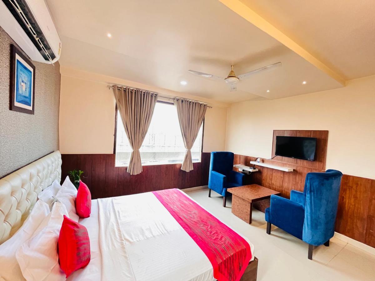 Hotel The Leaf - Gomti Nagar Lucknow Exterior photo