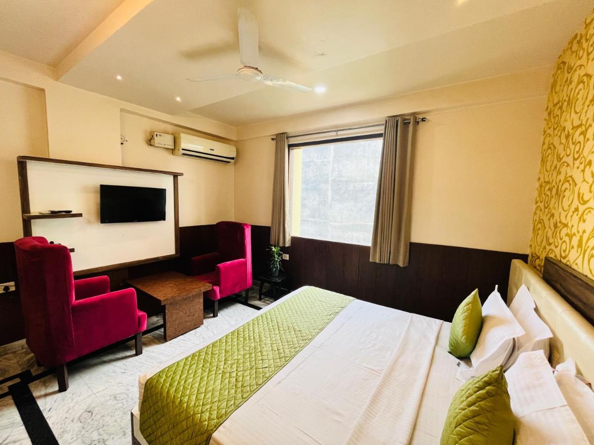 Hotel The Leaf - Gomti Nagar Lucknow Exterior photo
