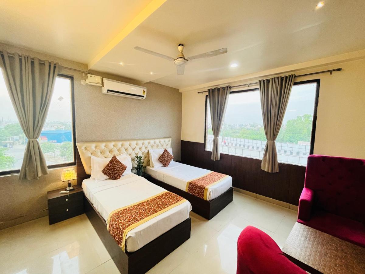 Hotel The Leaf - Gomti Nagar Lucknow Exterior photo