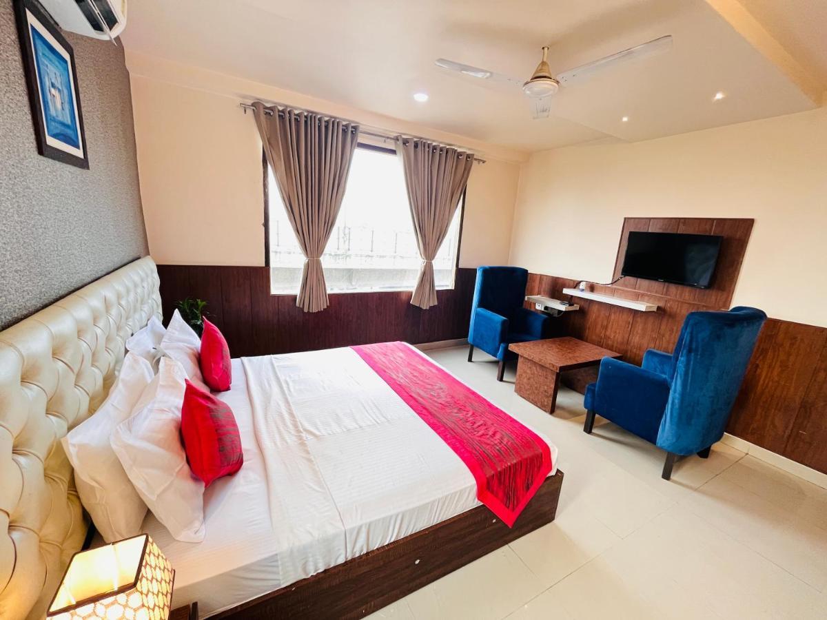 Hotel The Leaf - Gomti Nagar Lucknow Exterior photo