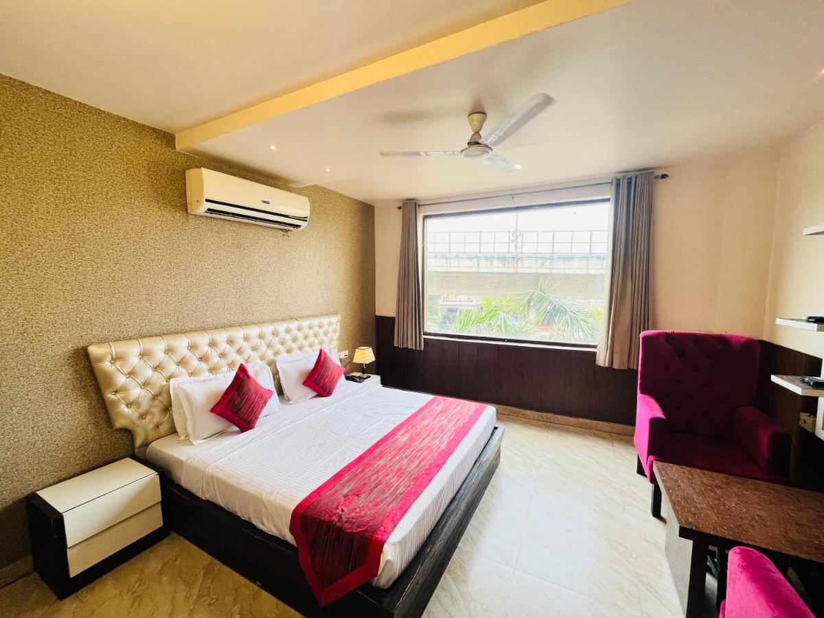 Hotel The Leaf - Gomti Nagar Lucknow Exterior photo