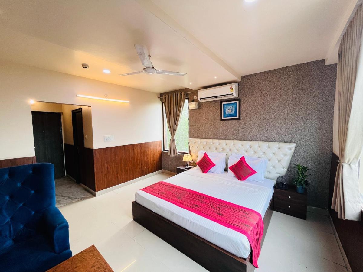 Hotel The Leaf - Gomti Nagar Lucknow Exterior photo