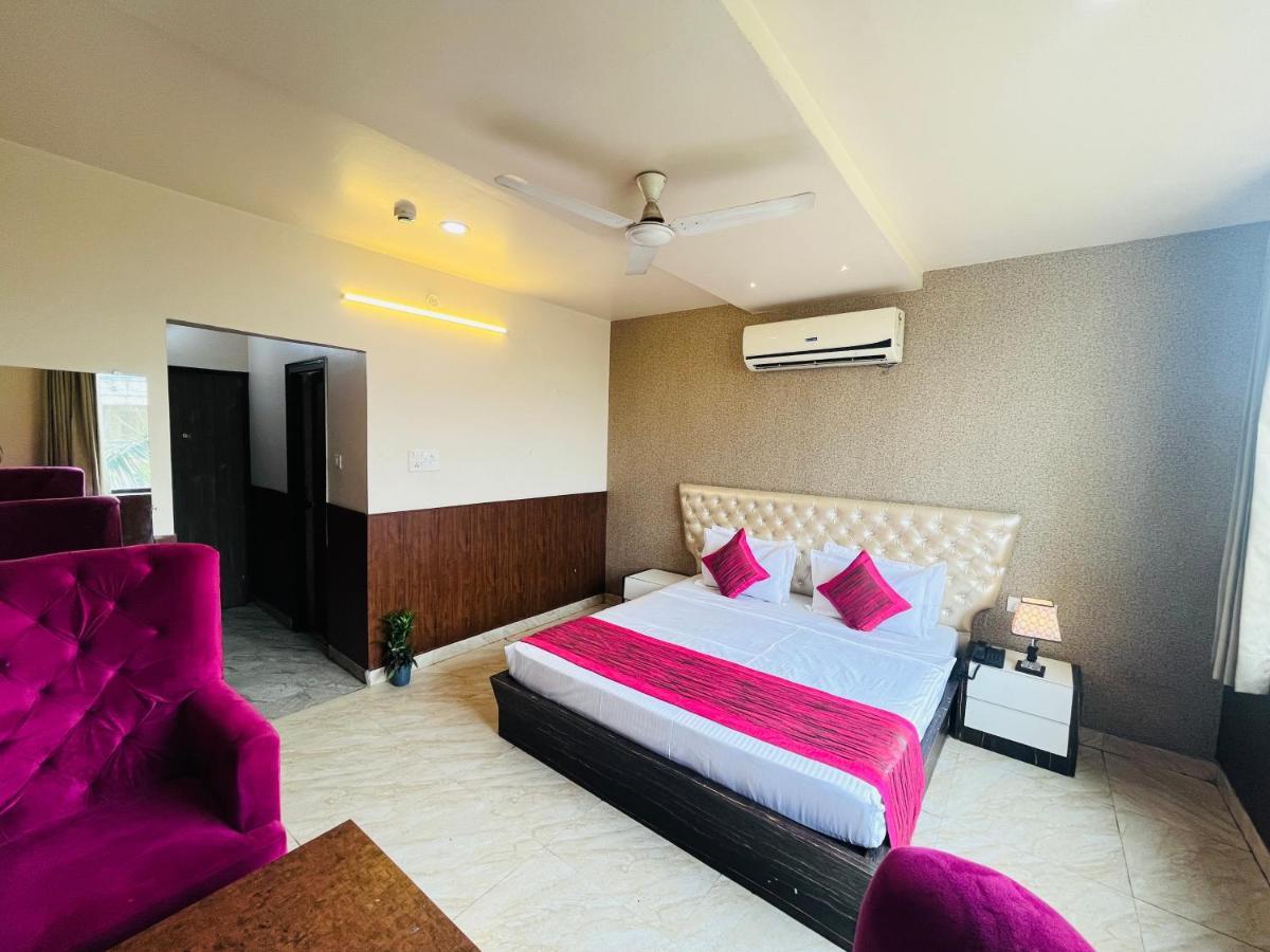 Hotel The Leaf - Gomti Nagar Lucknow Exterior photo